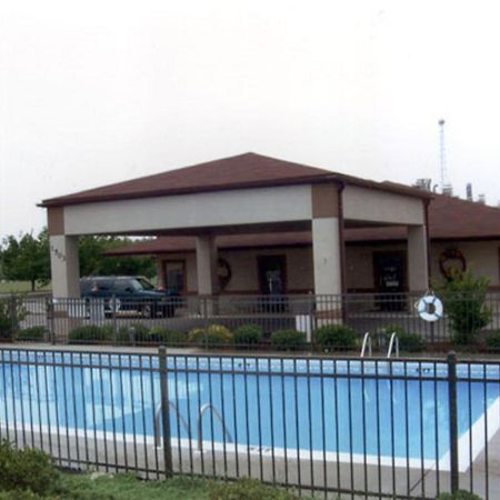 Briarwood Inn Of Geneva Esterno foto