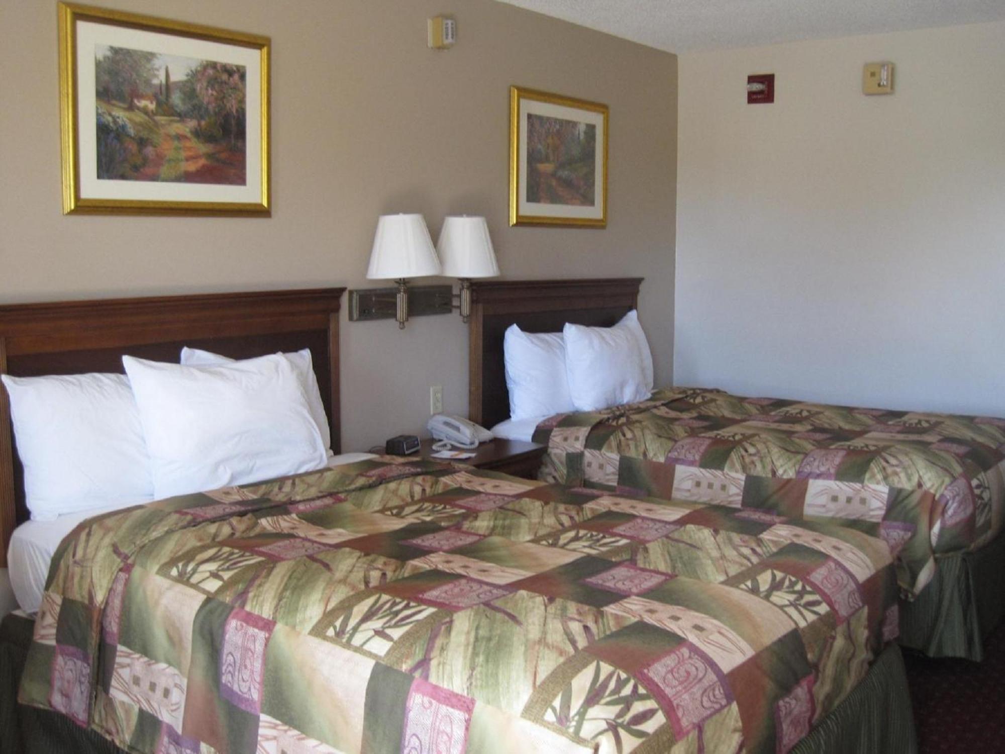 Briarwood Inn Of Geneva Esterno foto