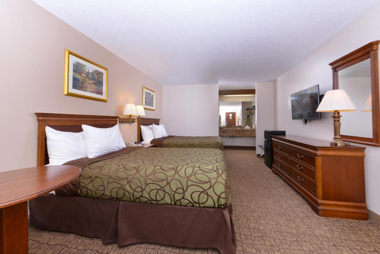 Briarwood Inn Of Geneva Esterno foto