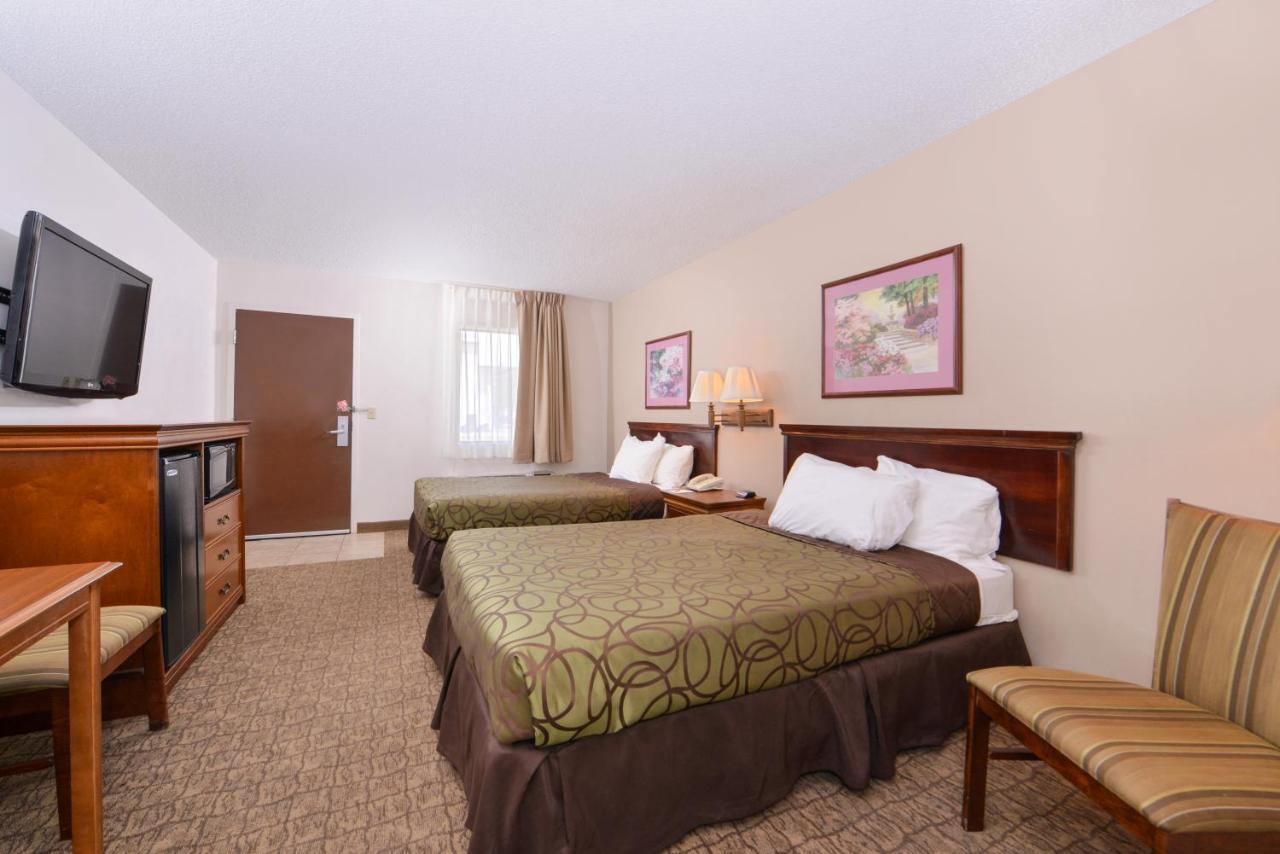 Briarwood Inn Of Geneva Esterno foto