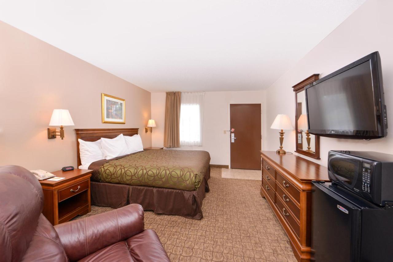 Briarwood Inn Of Geneva Esterno foto