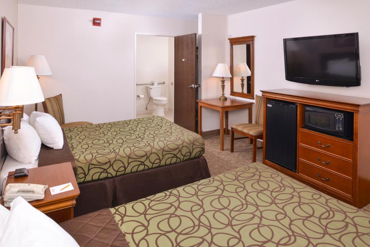 Briarwood Inn Of Geneva Esterno foto