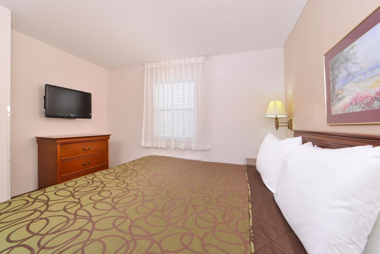 Briarwood Inn Of Geneva Esterno foto